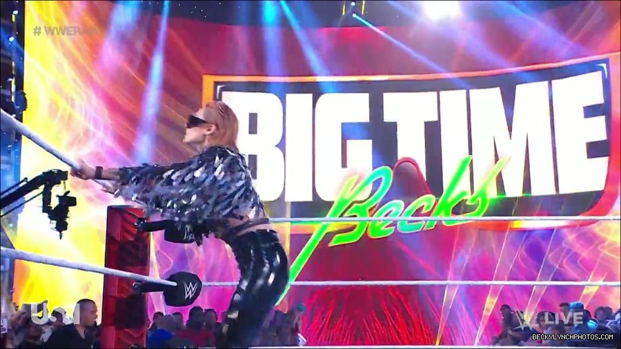 WWE_RAW_30th_May_2022_720p_WEBRip_h264_mp4_000065815.jpg