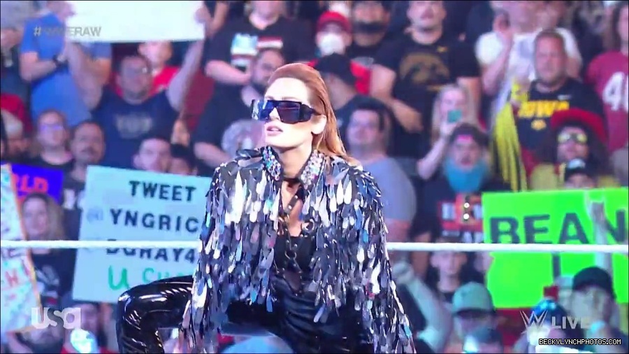 WWE_RAW_30th_May_2022_720p_WEBRip_h264_mp4_000067817.jpg