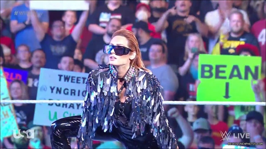 WWE_RAW_30th_May_2022_720p_WEBRip_h264_mp4_000068218.jpg
