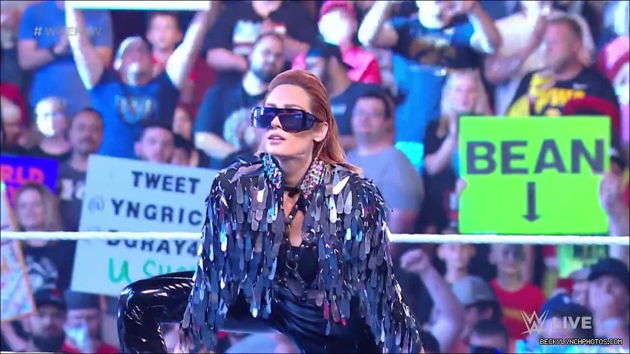 WWE_RAW_30th_May_2022_720p_WEBRip_h264_mp4_000068618.jpg