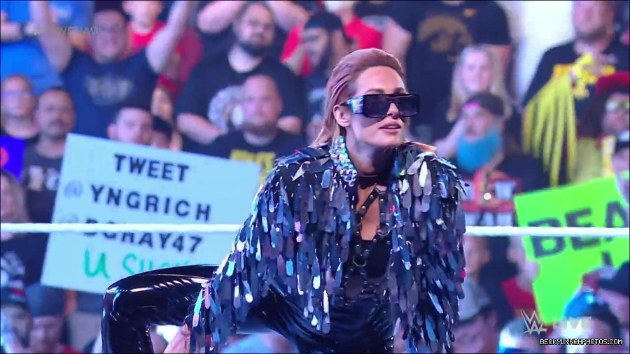 WWE_RAW_30th_May_2022_720p_WEBRip_h264_mp4_000069819.jpg