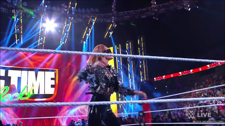 WWE_RAW_30th_May_2022_720p_WEBRip_h264_mp4_000124257.jpg