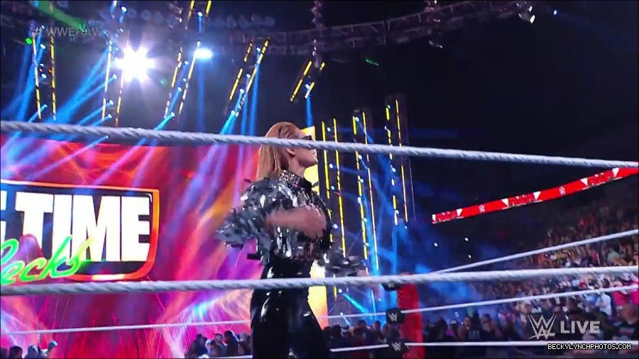 WWE_RAW_30th_May_2022_720p_WEBRip_h264_mp4_000124324.jpg