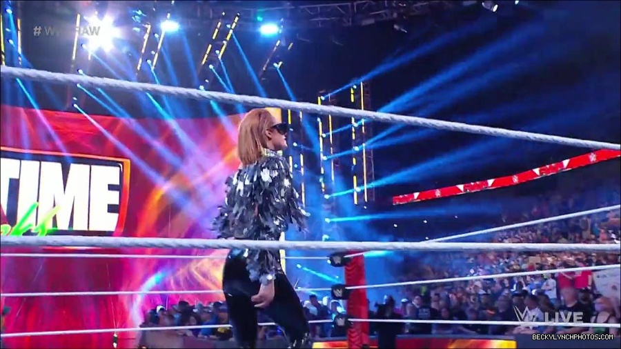 WWE_RAW_30th_May_2022_720p_WEBRip_h264_mp4_000124657.jpg