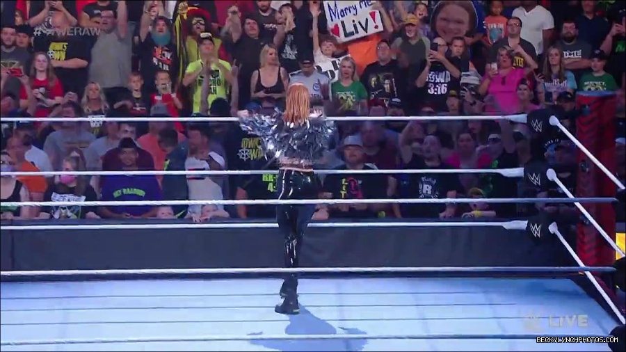 WWE_RAW_30th_May_2022_720p_WEBRip_h264_mp4_000125859.jpg