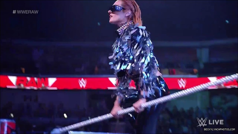 WWE_RAW_30th_May_2022_720p_WEBRip_h264_mp4_000127127.jpg