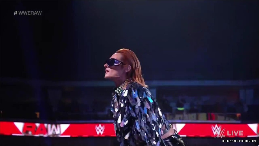 WWE_RAW_30th_May_2022_720p_WEBRip_h264_mp4_000127527.jpg