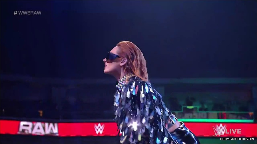 WWE_RAW_30th_May_2022_720p_WEBRip_h264_mp4_000127927.jpg