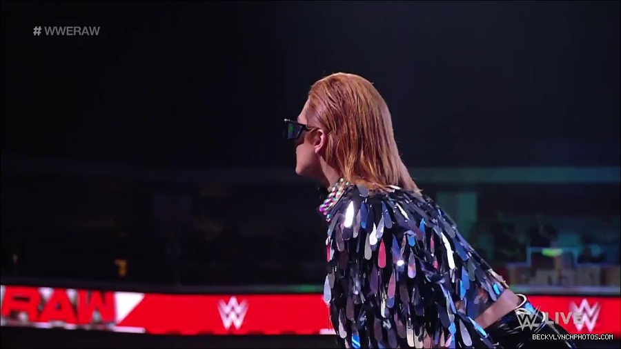 WWE_RAW_30th_May_2022_720p_WEBRip_h264_mp4_000129129.jpg