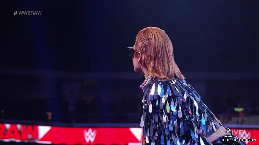 WWE_RAW_30th_May_2022_720p_WEBRip_h264_mp4_000129529.jpg