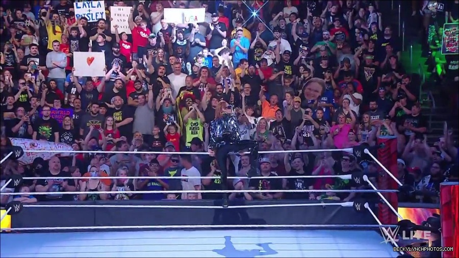 WWE_RAW_30th_May_2022_720p_WEBRip_h264_mp4_000129929.jpg