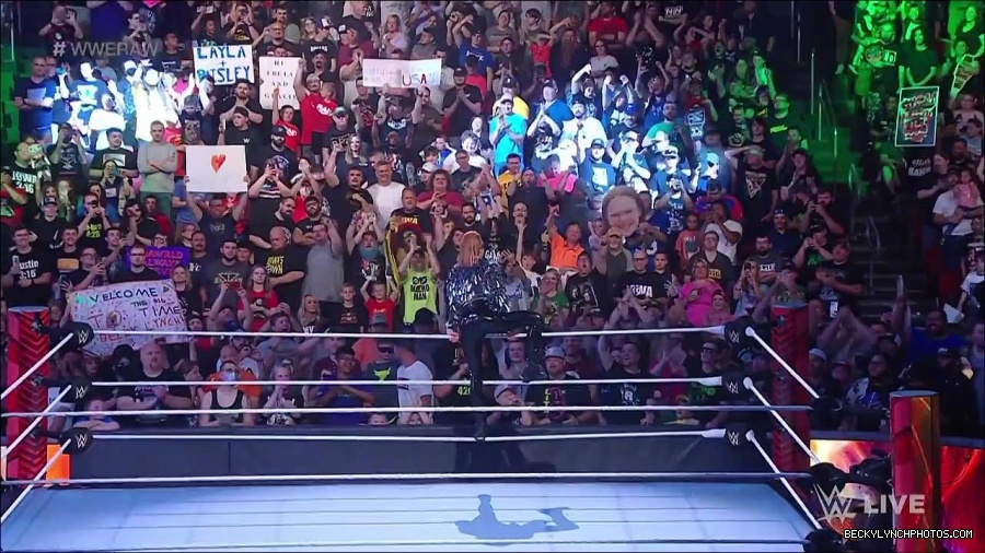 WWE_RAW_30th_May_2022_720p_WEBRip_h264_mp4_000131131.jpg