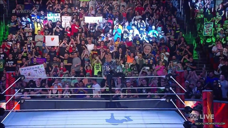 WWE_RAW_30th_May_2022_720p_WEBRip_h264_mp4_000131531.jpg