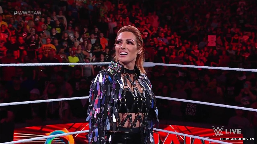WWE_RAW_30th_May_2022_720p_WEBRip_h264_mp4_000150750.jpg
