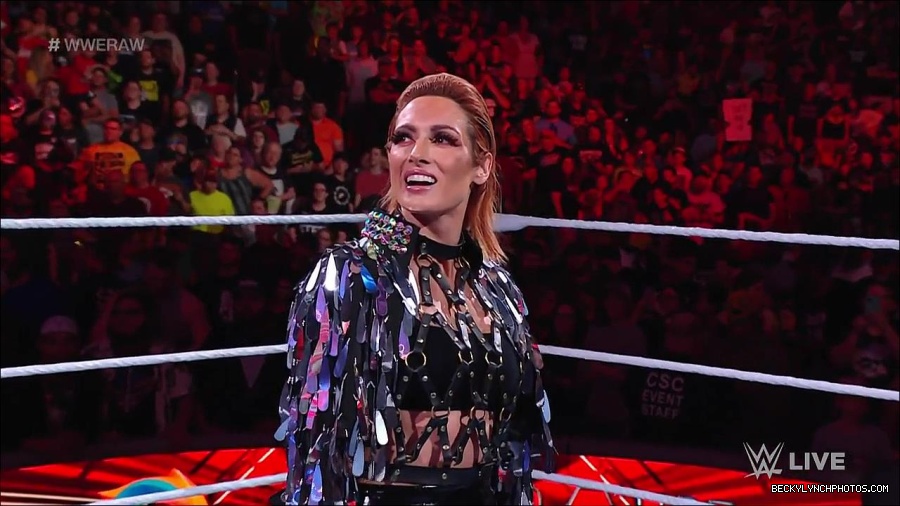 WWE_RAW_30th_May_2022_720p_WEBRip_h264_mp4_000151551.jpg