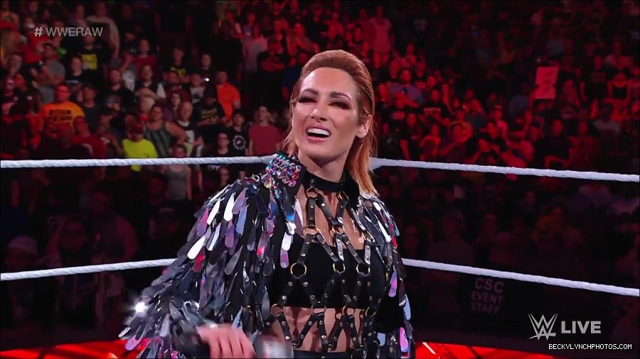 WWE_RAW_30th_May_2022_720p_WEBRip_h264_mp4_000152352.jpg