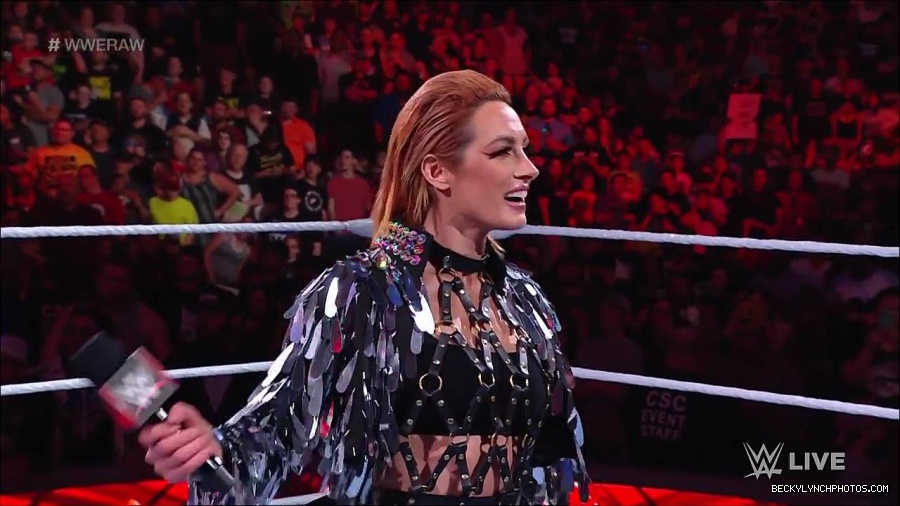 WWE_RAW_30th_May_2022_720p_WEBRip_h264_mp4_000152752.jpg