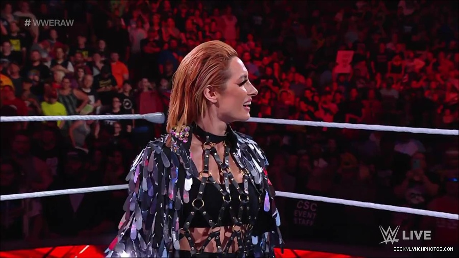WWE_RAW_30th_May_2022_720p_WEBRip_h264_mp4_000153153.jpg