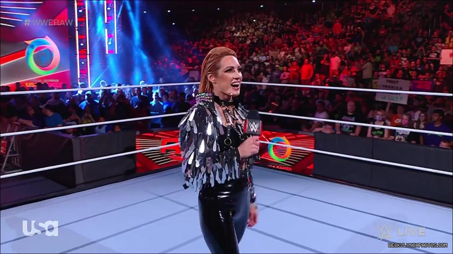 WWE_RAW_30th_May_2022_720p_WEBRip_h264_mp4_000159159.jpg