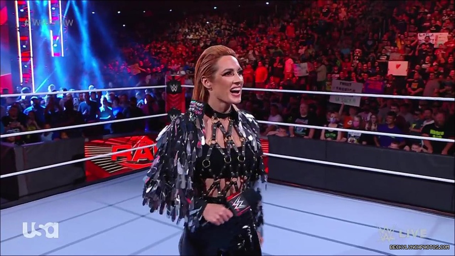WWE_RAW_30th_May_2022_720p_WEBRip_h264_mp4_000159959.jpg