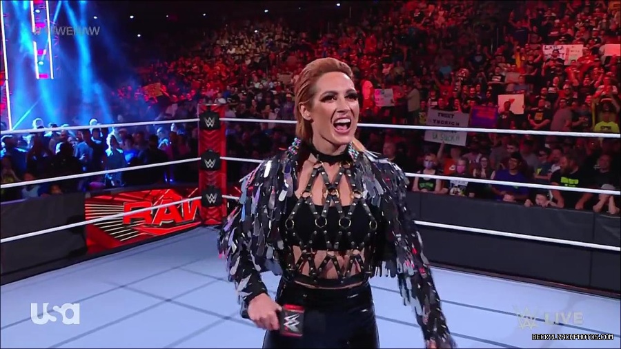 WWE_RAW_30th_May_2022_720p_WEBRip_h264_mp4_000160360.jpg