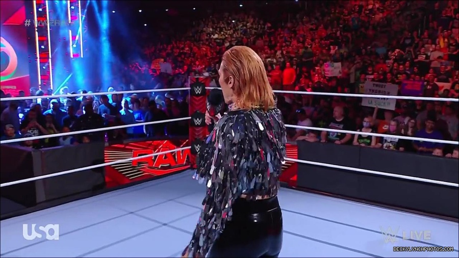 WWE_RAW_30th_May_2022_720p_WEBRip_h264_mp4_000161961.jpg