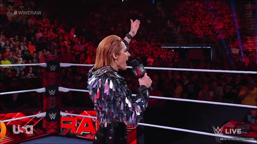 WWE_RAW_30th_May_2022_720p_WEBRip_h264_mp4_000165565.jpg