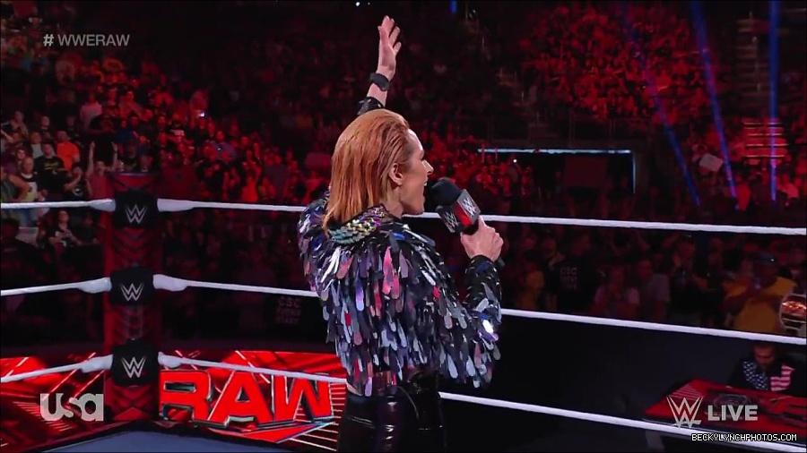 WWE_RAW_30th_May_2022_720p_WEBRip_h264_mp4_000165965.jpg