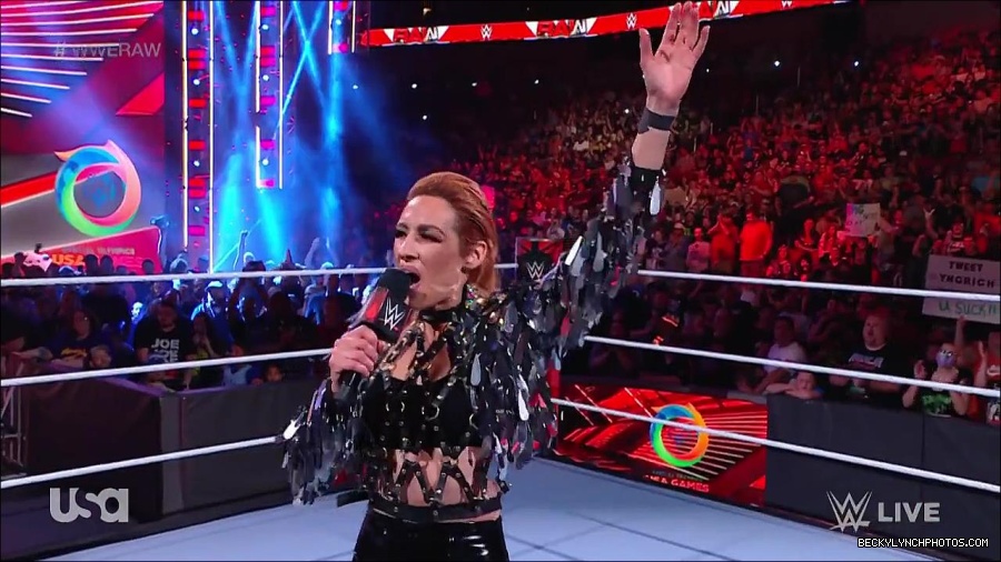 WWE_RAW_30th_May_2022_720p_WEBRip_h264_mp4_000167567.jpg