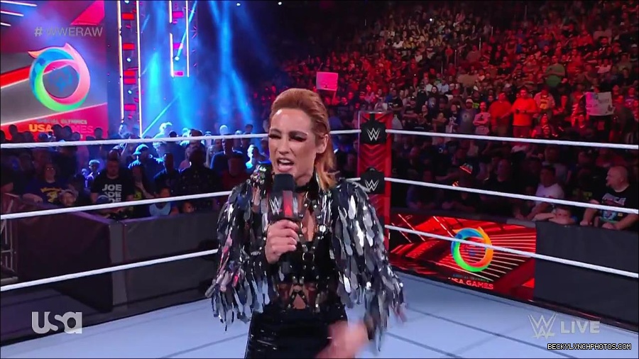 WWE_RAW_30th_May_2022_720p_WEBRip_h264_mp4_000172772.jpg
