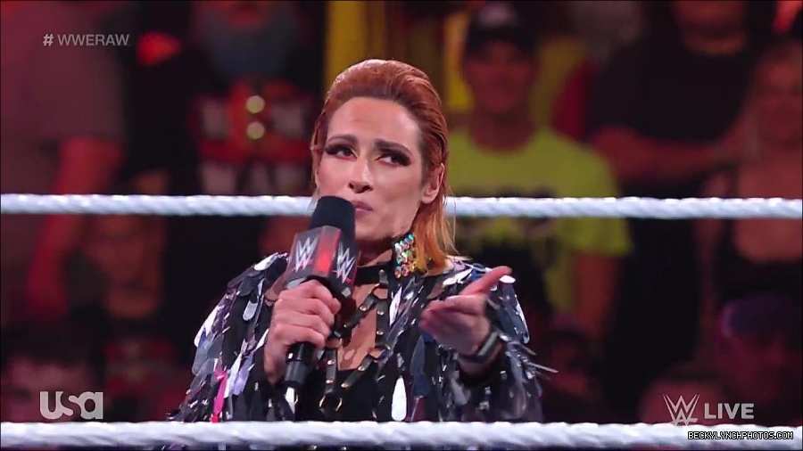 WWE_RAW_30th_May_2022_720p_WEBRip_h264_mp4_000175975.jpg