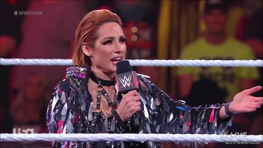 WWE_RAW_30th_May_2022_720p_WEBRip_h264_mp4_000176776.jpg