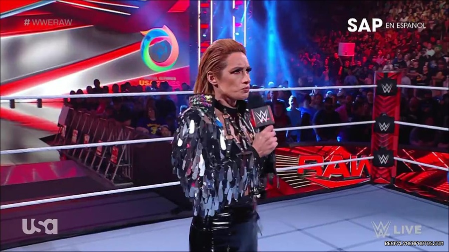 WWE_RAW_30th_May_2022_720p_WEBRip_h264_mp4_000178778.jpg