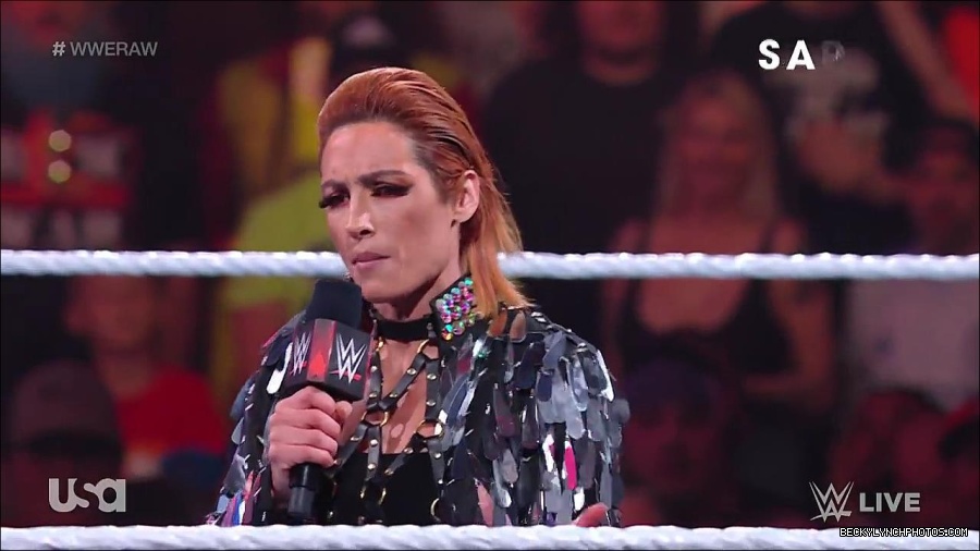 WWE_RAW_30th_May_2022_720p_WEBRip_h264_mp4_000182782.jpg