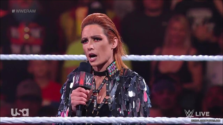 WWE_RAW_30th_May_2022_720p_WEBRip_h264_mp4_000183183.jpg