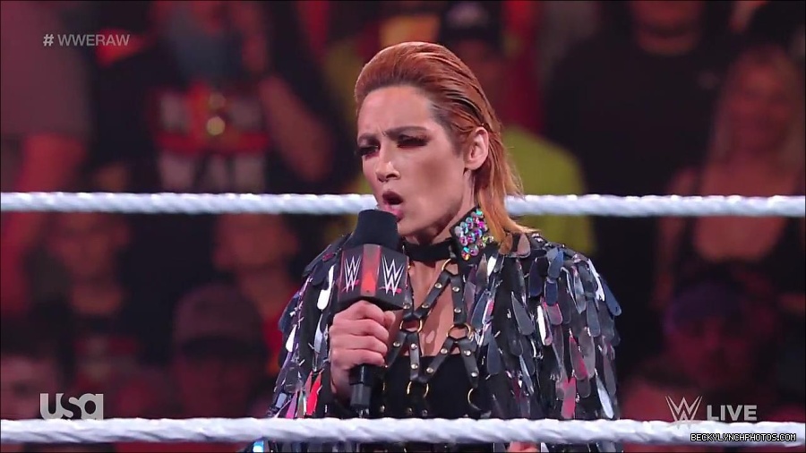 WWE_RAW_30th_May_2022_720p_WEBRip_h264_mp4_000183983.jpg