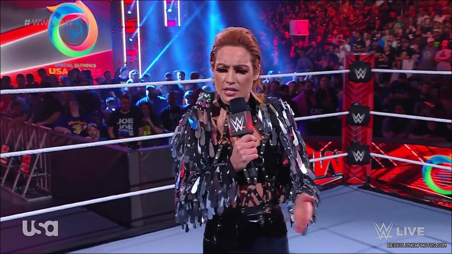 WWE_RAW_30th_May_2022_720p_WEBRip_h264_mp4_000188788.jpg