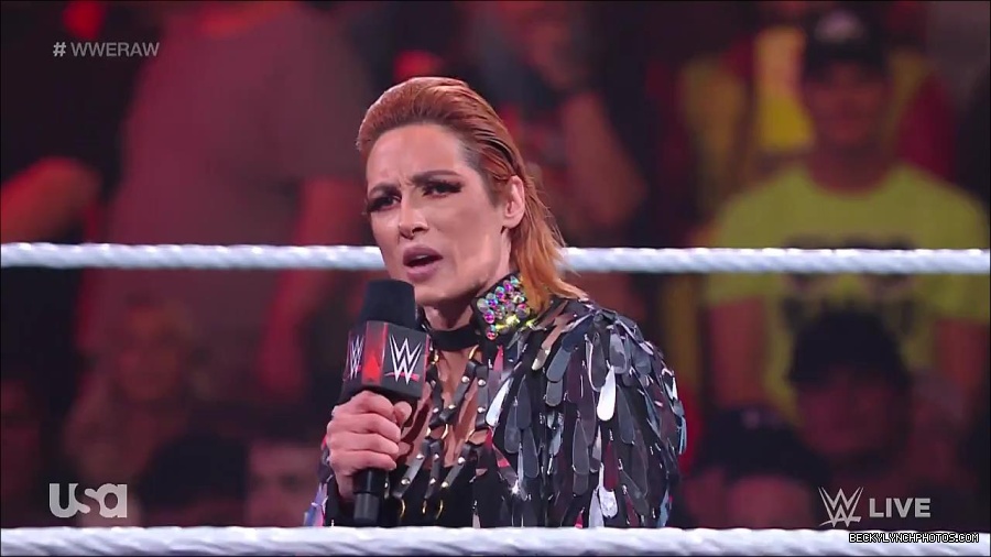 WWE_RAW_30th_May_2022_720p_WEBRip_h264_mp4_000191191.jpg