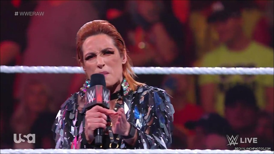 WWE_RAW_30th_May_2022_720p_WEBRip_h264_mp4_000195595.jpg