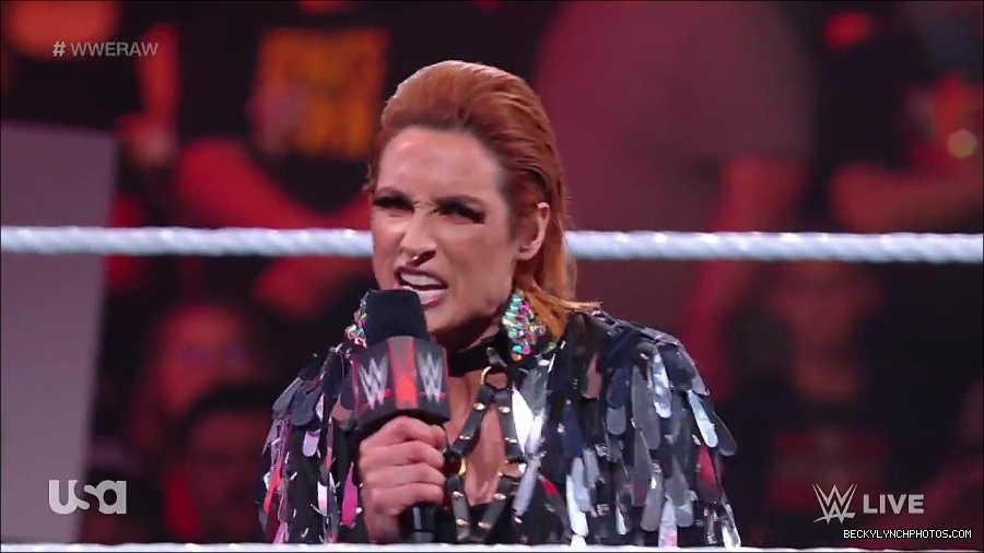 WWE_RAW_30th_May_2022_720p_WEBRip_h264_mp4_000196796.jpg