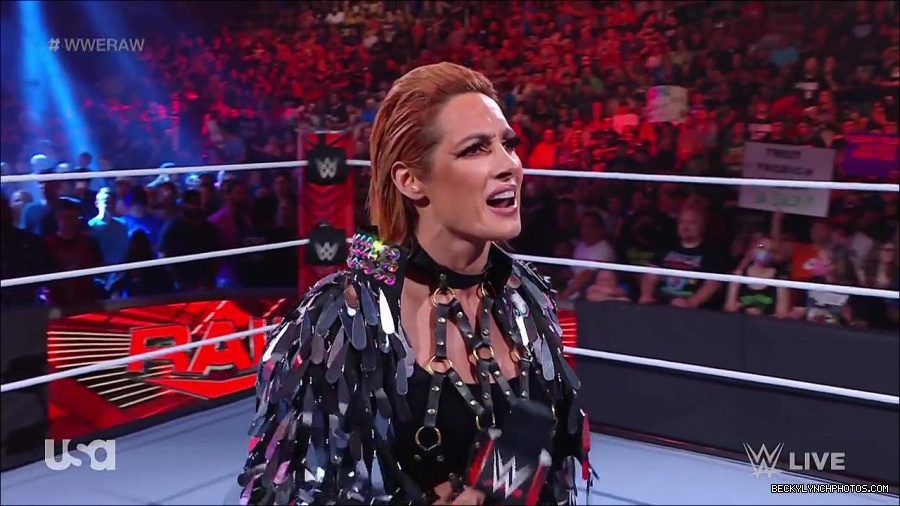 WWE_RAW_30th_May_2022_720p_WEBRip_h264_mp4_000199599.jpg
