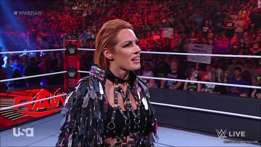 WWE_RAW_30th_May_2022_720p_WEBRip_h264_mp4_000199999.jpg