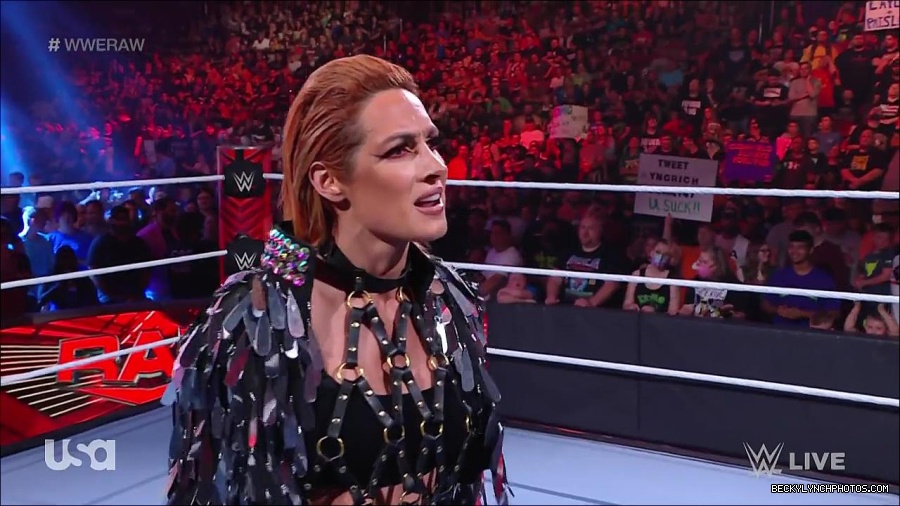 WWE_RAW_30th_May_2022_720p_WEBRip_h264_mp4_000200400.jpg