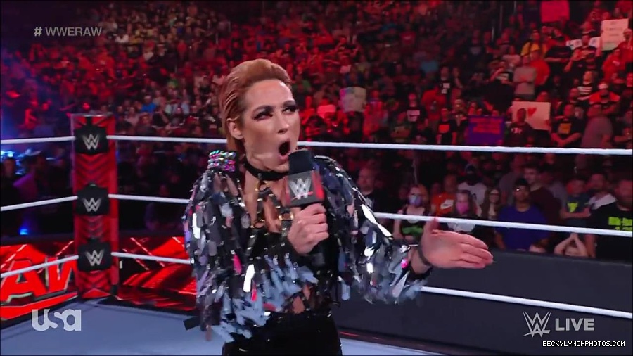 WWE_RAW_30th_May_2022_720p_WEBRip_h264_mp4_000204003.jpg