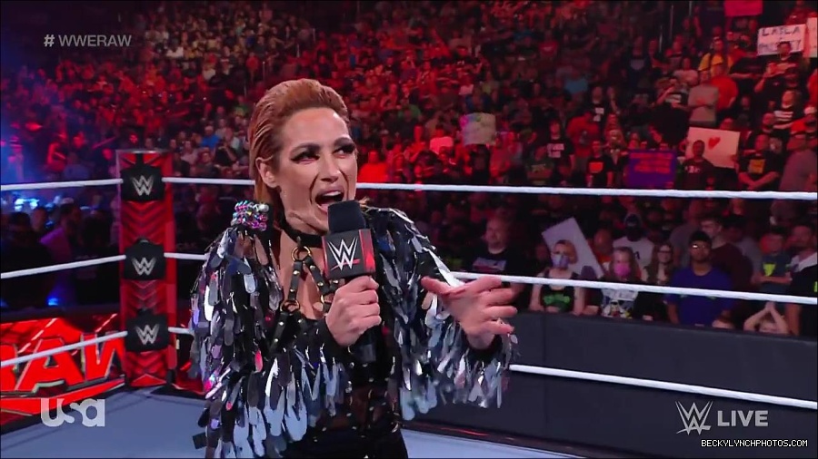 WWE_RAW_30th_May_2022_720p_WEBRip_h264_mp4_000204404.jpg