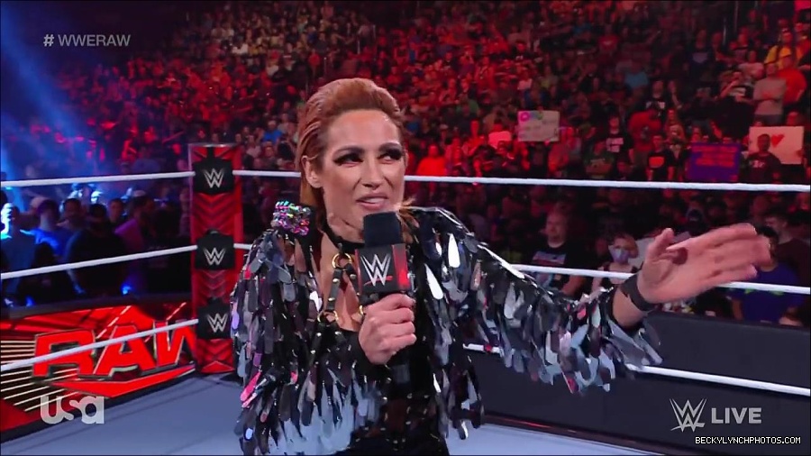 WWE_RAW_30th_May_2022_720p_WEBRip_h264_mp4_000204804.jpg