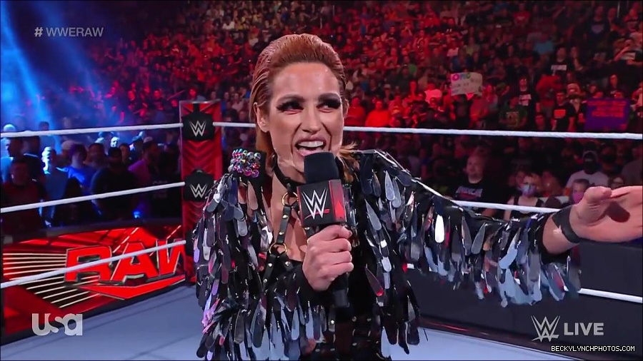 WWE_RAW_30th_May_2022_720p_WEBRip_h264_mp4_000206005.jpg
