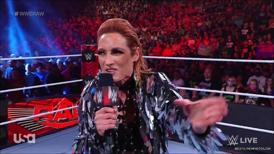 WWE_RAW_30th_May_2022_720p_WEBRip_h264_mp4_000206806.jpg