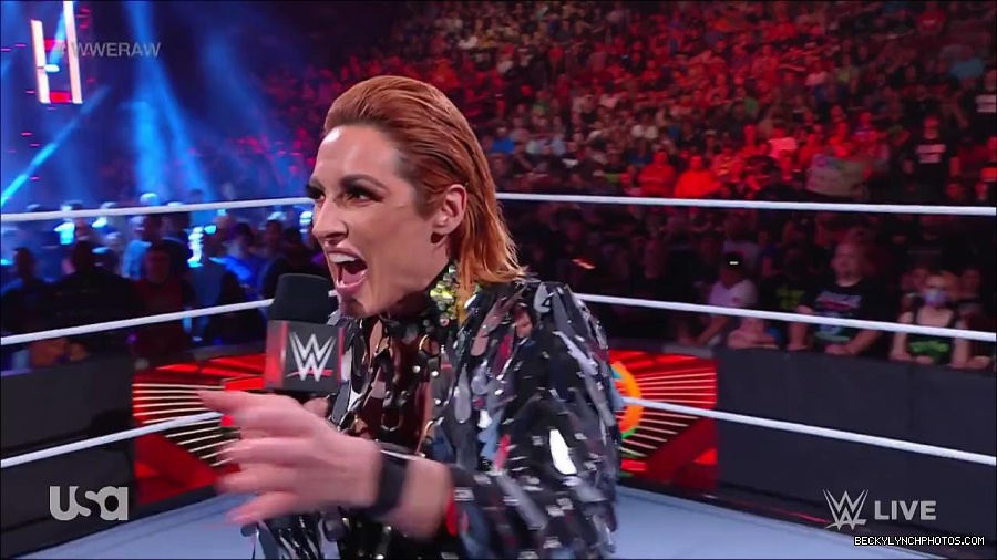 WWE_RAW_30th_May_2022_720p_WEBRip_h264_mp4_000207207.jpg