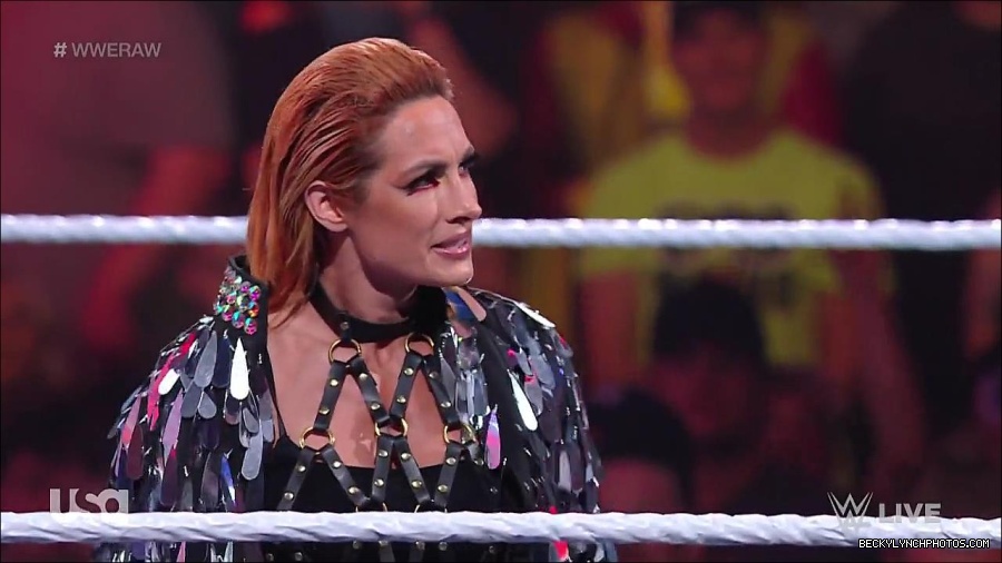 WWE_RAW_30th_May_2022_720p_WEBRip_h264_mp4_000208808.jpg